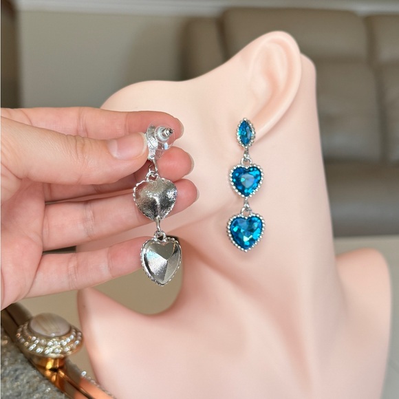 ⚜️ Elegant Blue Heart Drop Earrings - Picture 6 of 9